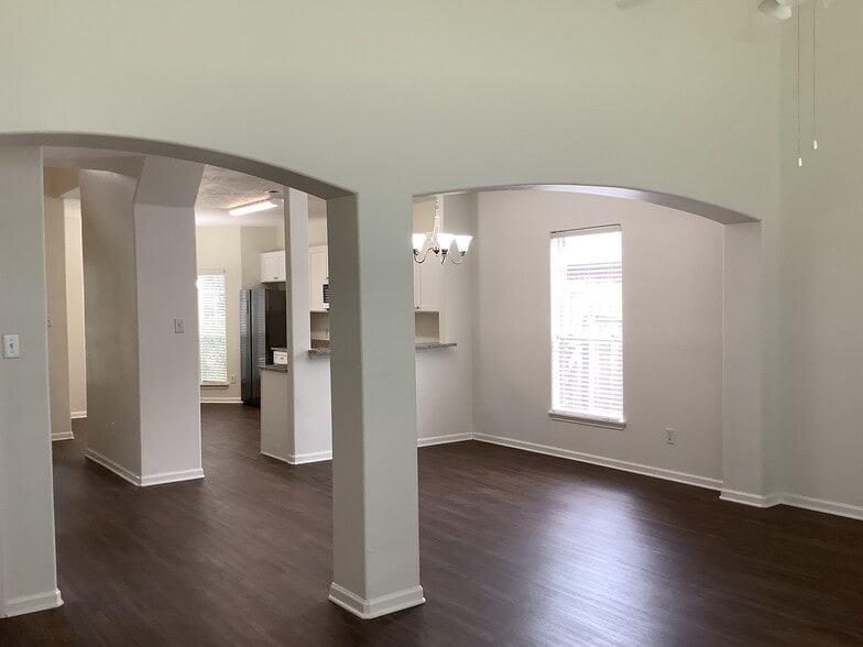 Building Photo - 3340 Zubin Ln