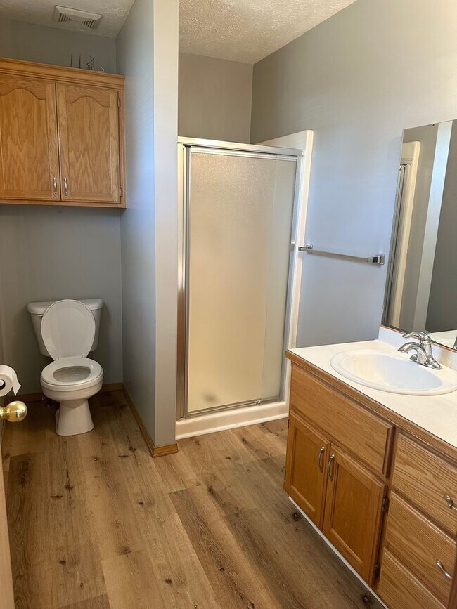 Building Photo - Beautiful Brick Home in Willard!