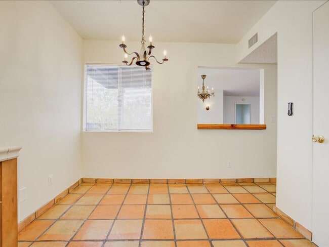 Building Photo - 2 Bedroom 2 Bathroom