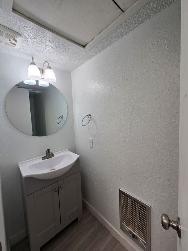 Building Photo - 3520 Adenmore C