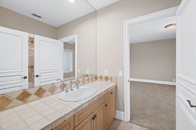 Building Photo - Elegant Dream Escape - Hills of Studio City
