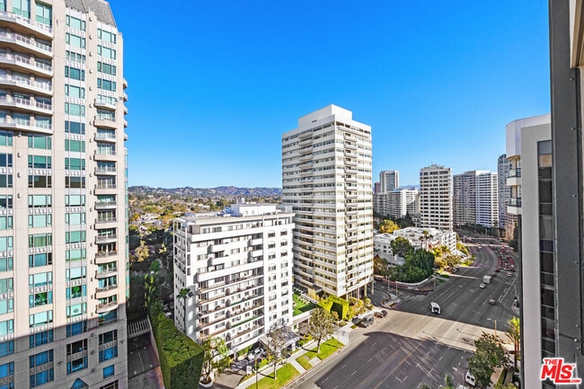 Building Photo - 10724 Wilshire Blvd