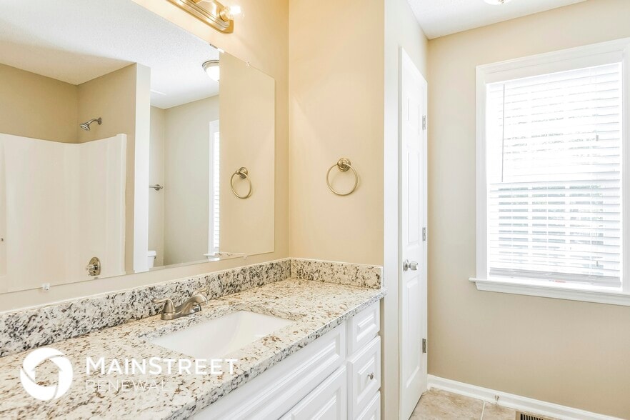 Building Photo - 142 Rosa Cir
