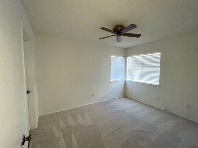 Building Photo - Stunning Porter Ranch S&S home centrally located