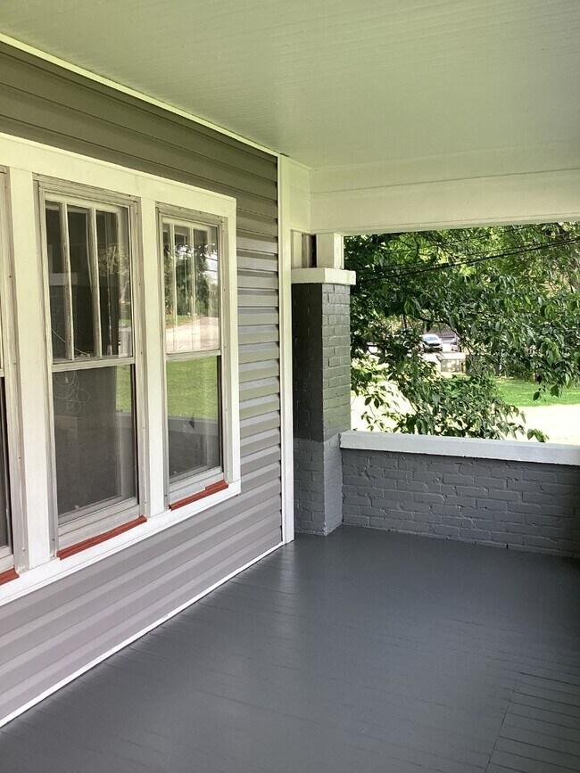 Building Photo - 2404 Whitesburg Dr