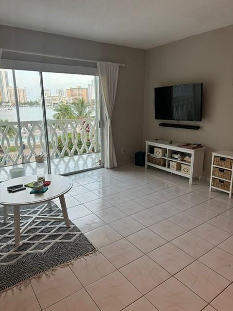 Building Photo - 450 Golden Isles Dr