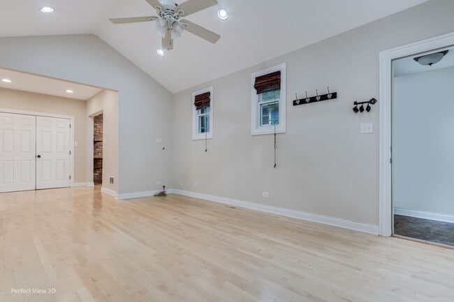 Building Photo - 420 7th Ave