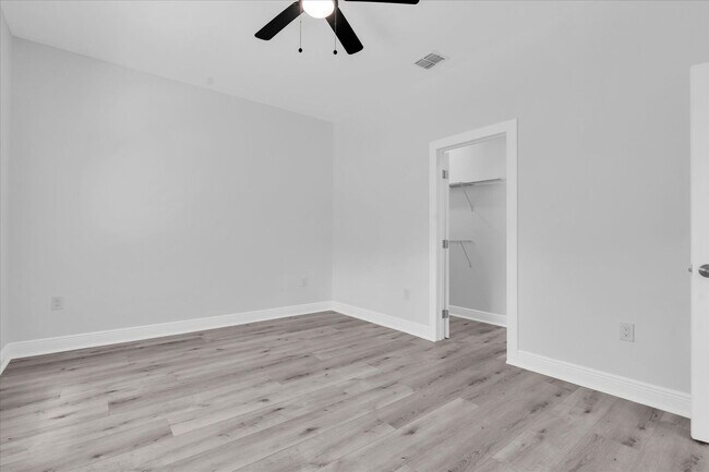 Building Photo - 705 S Orange Ave