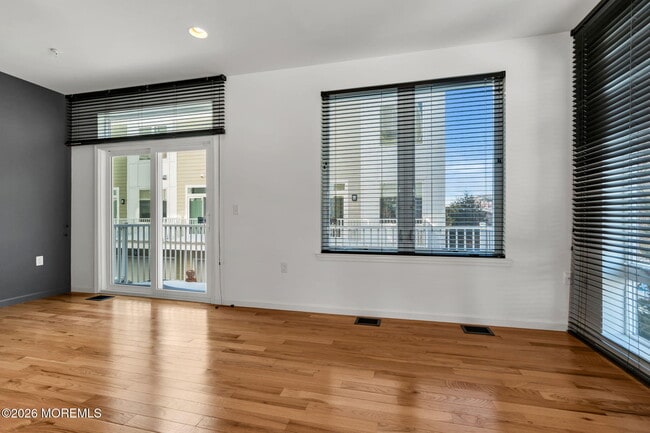 Building Photo - 807 Kingsley St