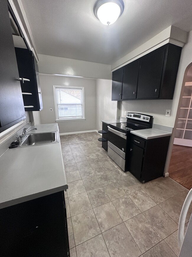 Building Photo - 1240 Avondale Rd