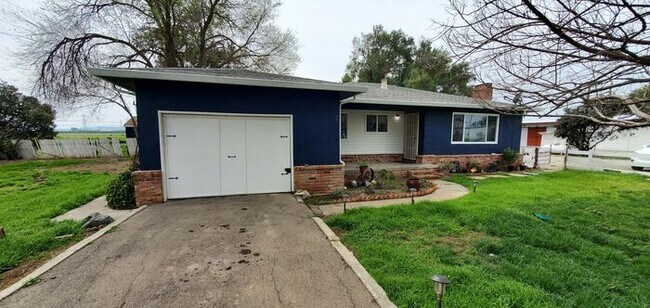 Building Photo - Country Living Byron/Tracy 3 Bedroom Count...