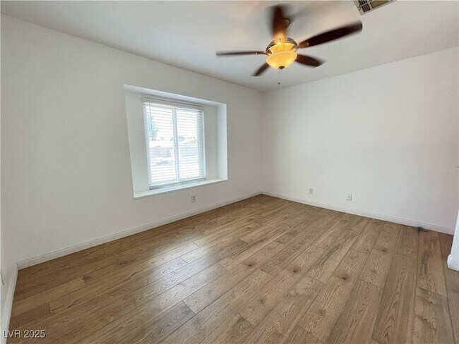 Building Photo - 3548 Silver Bend St