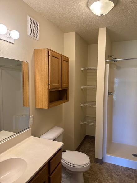 Building Photo - 210 10th St W