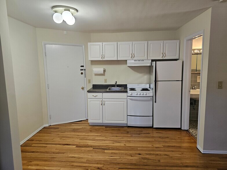 Primary Photo - 376 Probasco St