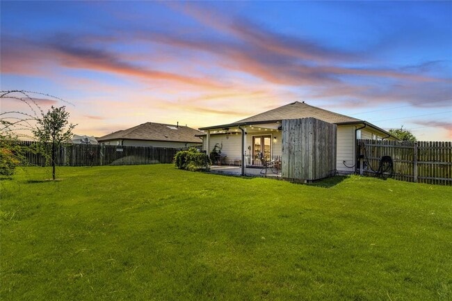 Building Photo - 303 Marimoor Dr