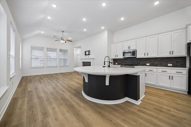 Building Photo - 15823 Bird of Paradise Dr