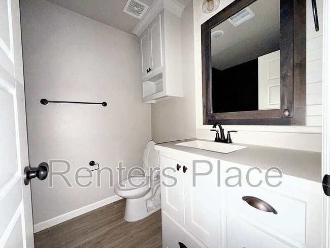 Building Photo - 2713 SE 22nd St