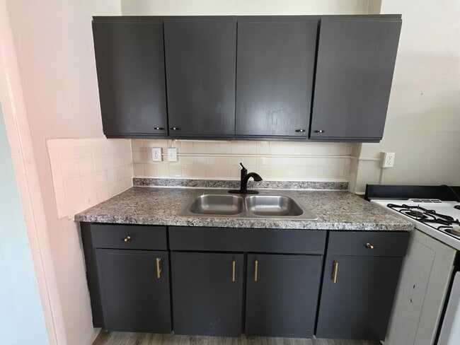 Building Photo - 146 King Dr