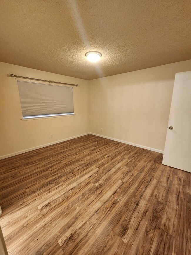 Building Photo - 2 Bed, 1 Bath Single Level Grover Beach Condo- Small Pets Considered