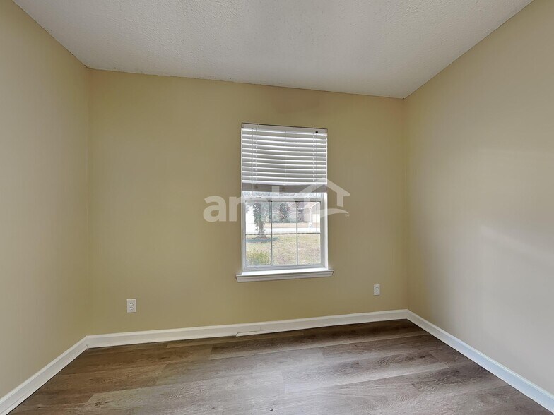 Building Photo - 16 Mallorys Way