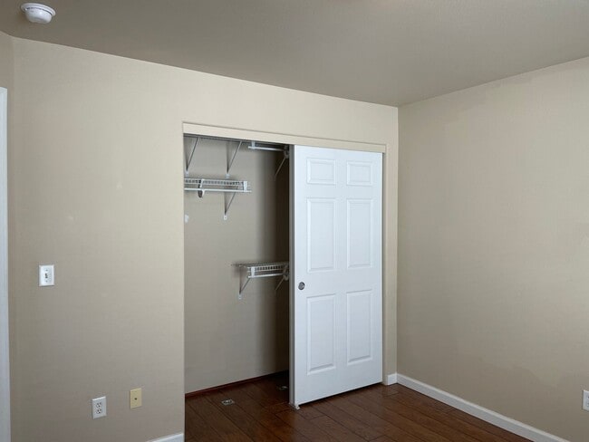 Building Photo - 55 Plus Community-1 Bedroom 1 Bath---Bonus Room/Office Space-Located in Friendly Central Point