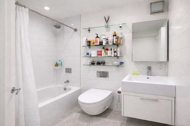 Building Photo - 260 Elizabeth St