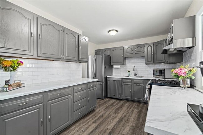 Building Photo - Adorable Three Bedroom Ranch in Overland Parkh