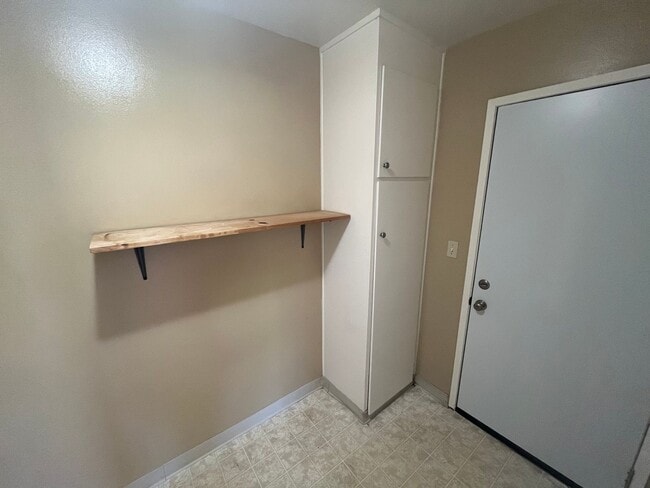 Building Photo - 3943 Constellation Rd
