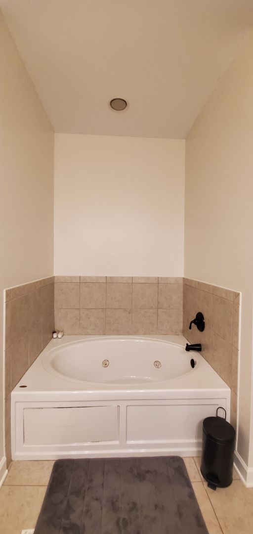 Building Photo - Townhouse  At West Park Place