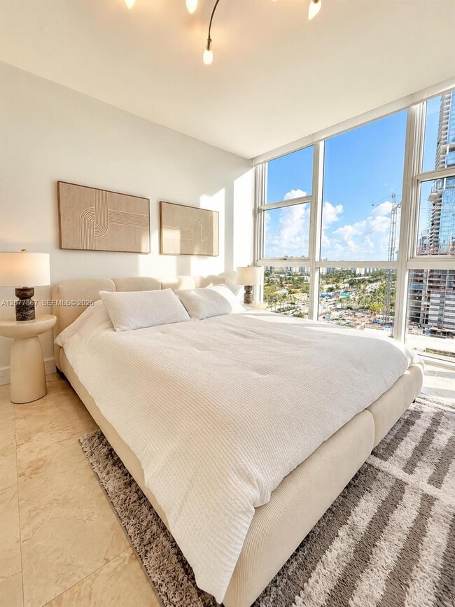 Building Photo - 18201 Collins Ave