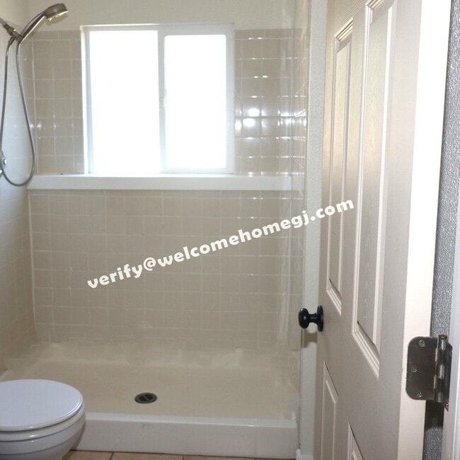 Building Photo - 2844 Lexington Ln