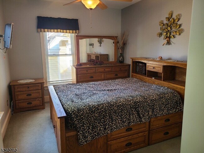 Building Photo - 154 W Washington Ave