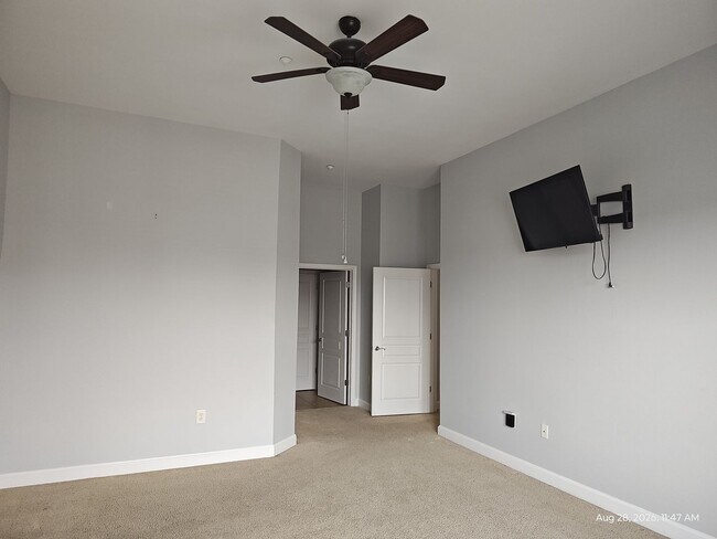Building Photo - 670 Town Center Dr