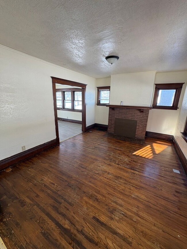 Primary Photo - 3 bedroom 1 bathroom single family home