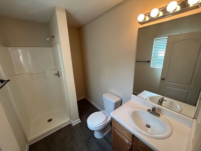 Building Photo - PRE-LEASING FOR AUGUST 2025! 1/2 OFF SECUR...