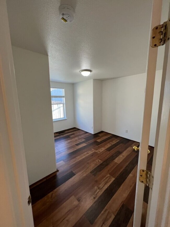 Building Photo - 710-710 Cedar St