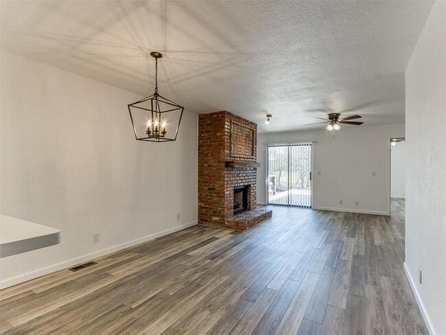 Building Photo - 625 36th Ave NW