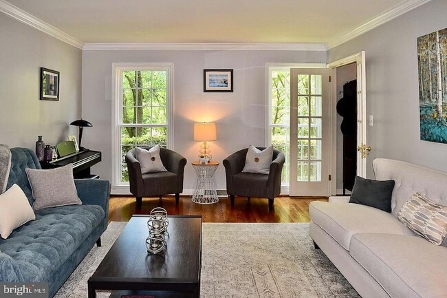 Building Photo - 2235 Abbotsford Dr