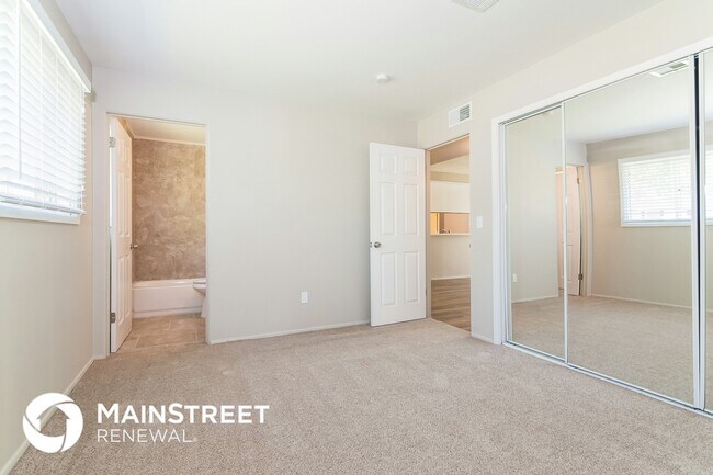 Building Photo - 3150 Durwood Dr