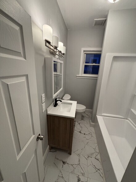 Building Photo - 506 4th St