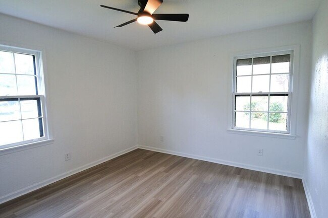 Building Photo - 2819 Broadview Dr NW