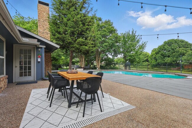 Building Photo - 5830 Jester Dr