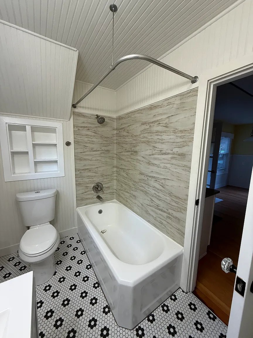 Building Photo - 7870 SW West Slope Dr