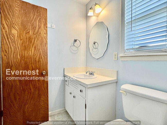 Building Photo - 3 Bed/2 Bath Home with Garage / Pet-Friendly / Available Now!