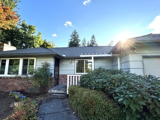 Building Photo - 10751 Durland Ave NE