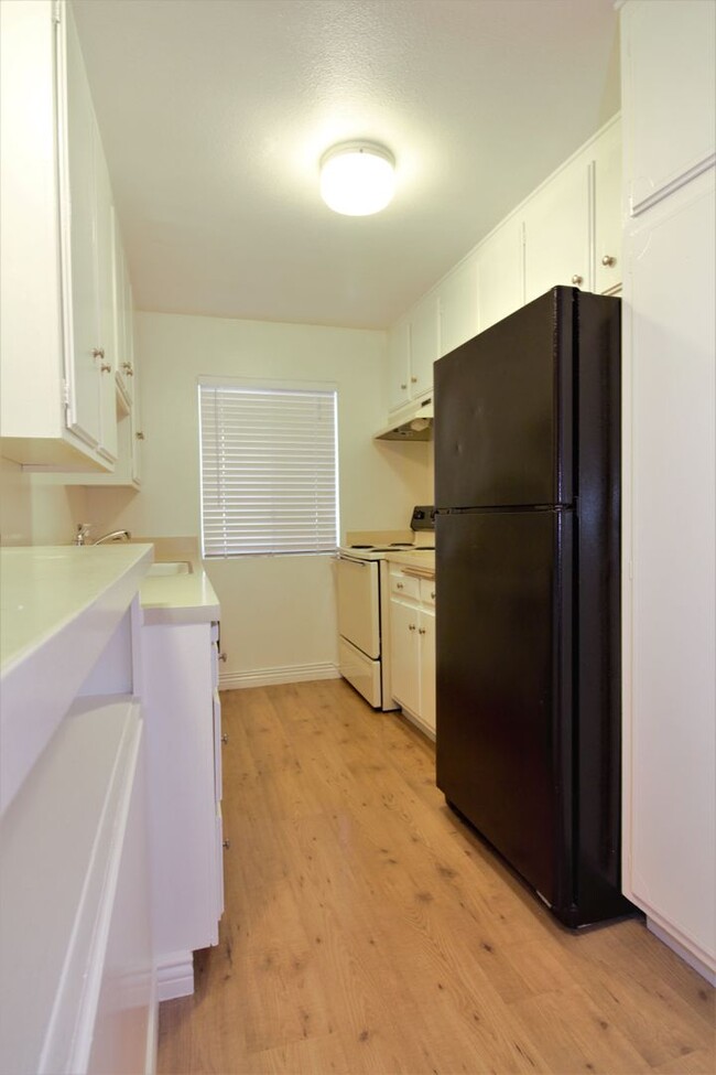 Building Photo - 1 Bedroom Condo For Lease in Fullerton