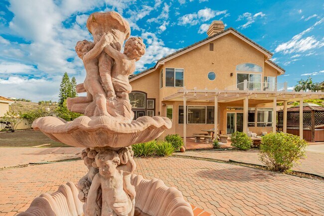 Building Photo - Fully Furnished! Prestige Luxury Single 5bed 3bath House