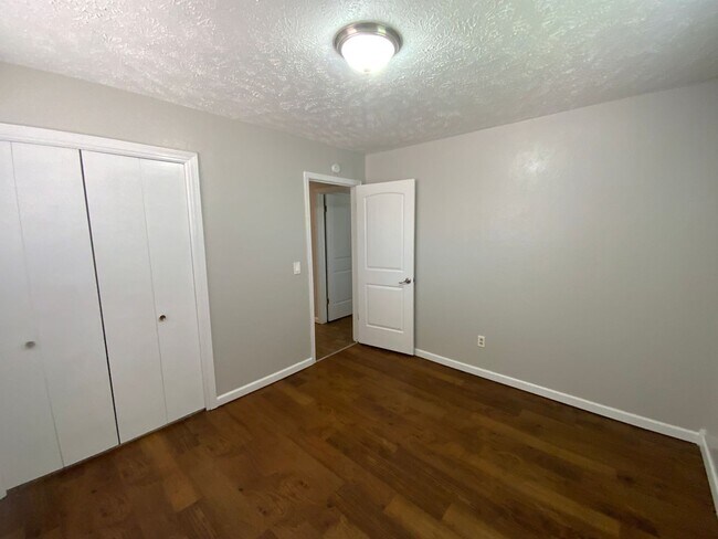 Building Photo - 2800 N Rockwell Ave