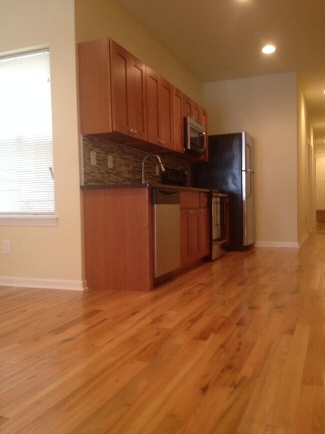 Building Photo - 415 N 41st St
