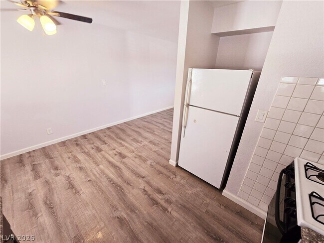 Building Photo - 4360 Twin View Cir